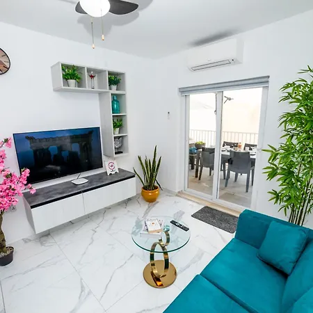 Sea Breeze, Spacious 2-Bedroom Lux Seaside Apartments St. Paul's Bay Exterior photo