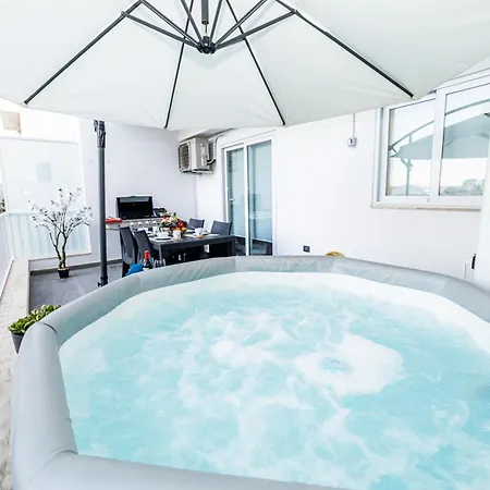 Sea Breeze, Spacious 2-Bedroom Lux Seaside Apartments St. Paul's Bay Exterior photo
