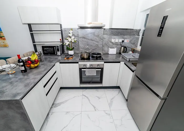 Sea Breeze, Spacious 2-Bedroom Lux Seaside Apartments