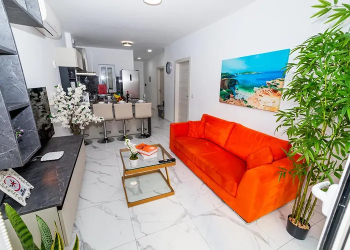 Sea Breeze, Spacious 2-Bedroom Lux Seaside Apartments