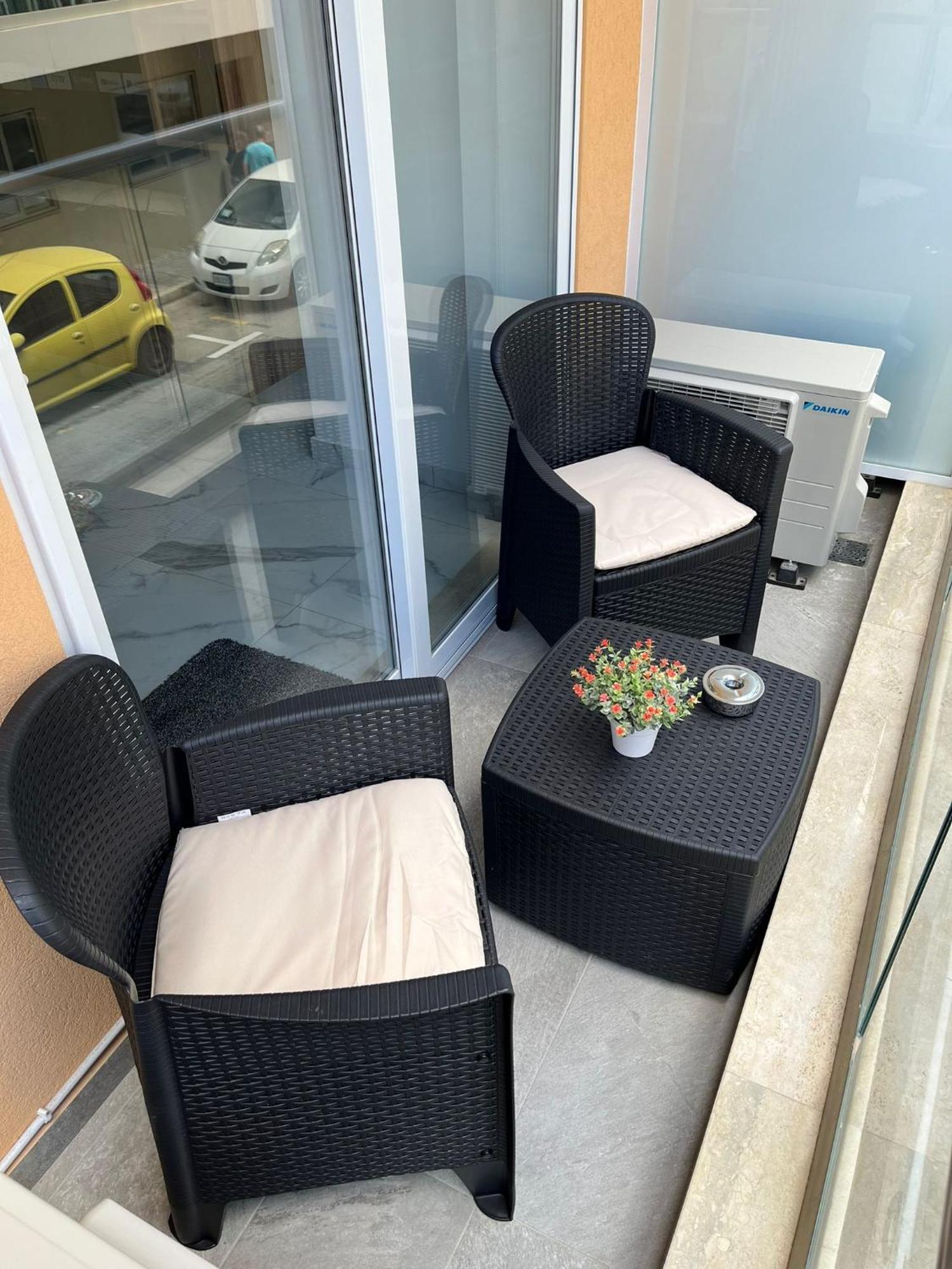 Sea Breeze, Spacious 2-bedroom Lux Seaside St. Paul's Bay