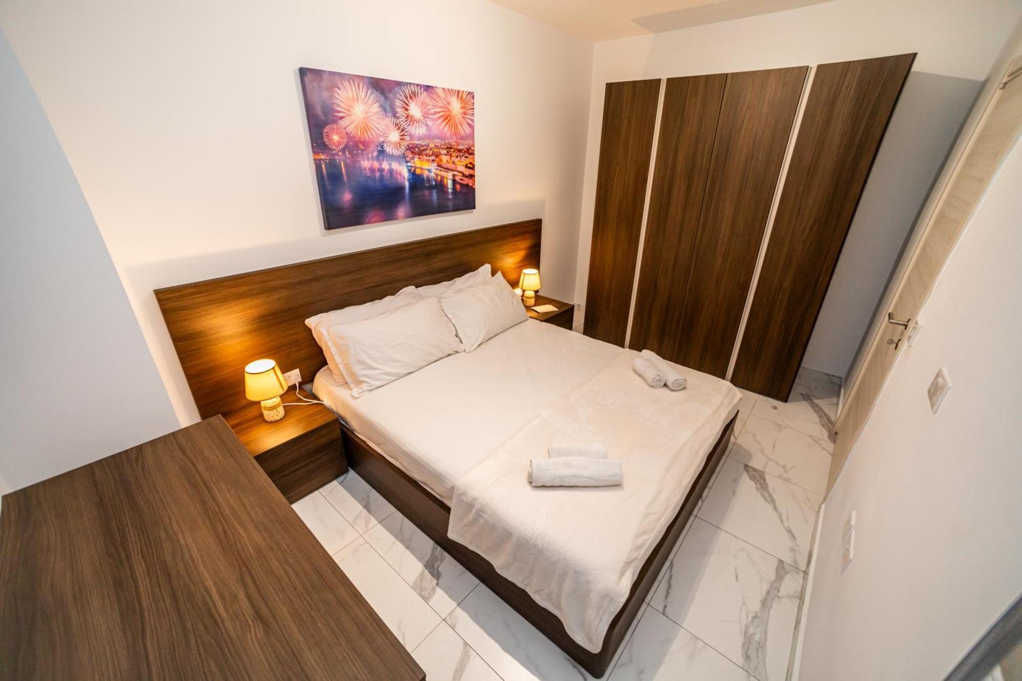 Sea Breeze, Spacious 2-bedroom Lux Seaside Apartment St. Paul's Bay