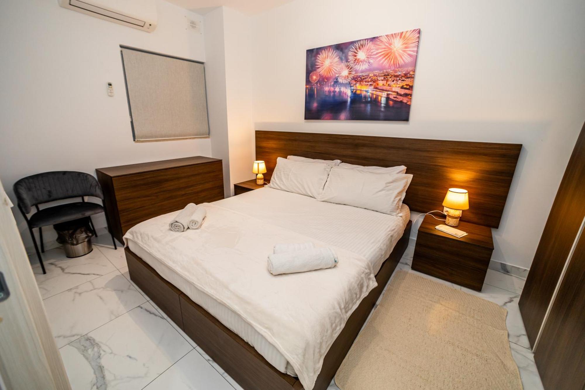 Sea Breeze, Spacious 2-bedroom Lux Seaside Apartment *