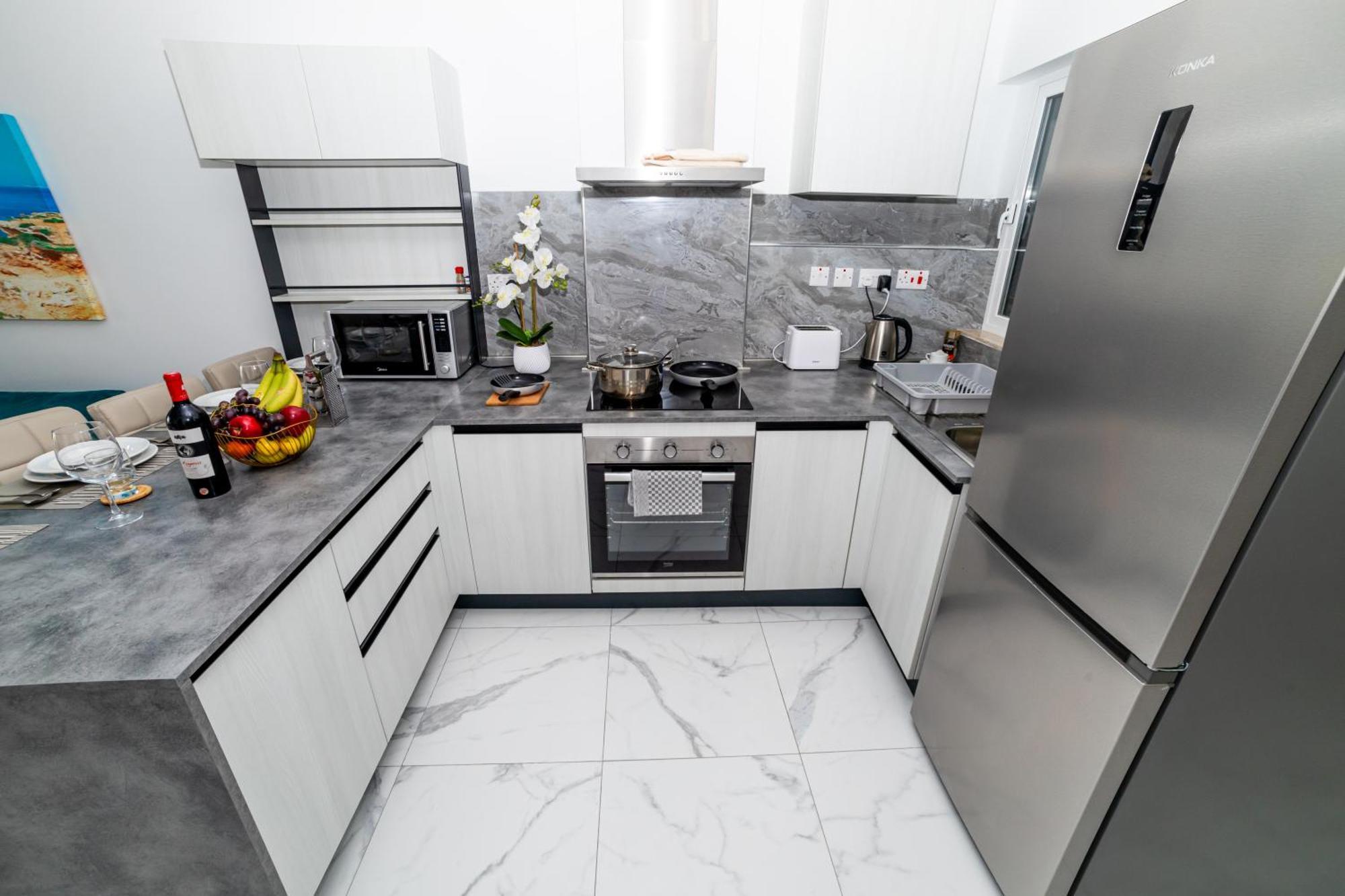 Sea Breeze, Spacious 2-bedroom Lux Seaside