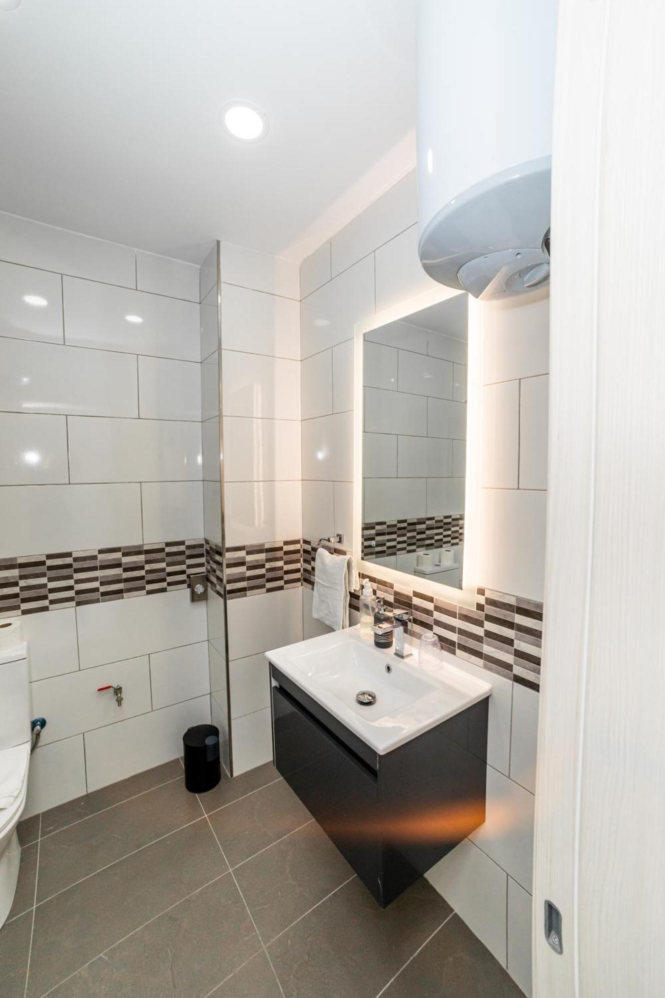 Apartment Sea Breeze, Spacious 2-bedroom Lux Seaside St. Paul's Bay