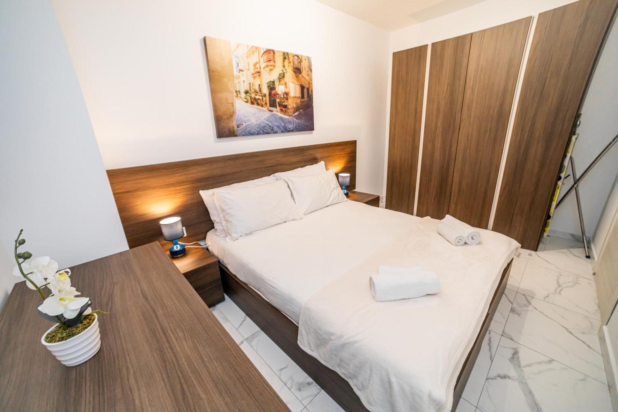 Apartment Sea Breeze, Spacious 2-bedroom Lux Seaside St. Paul's Bay