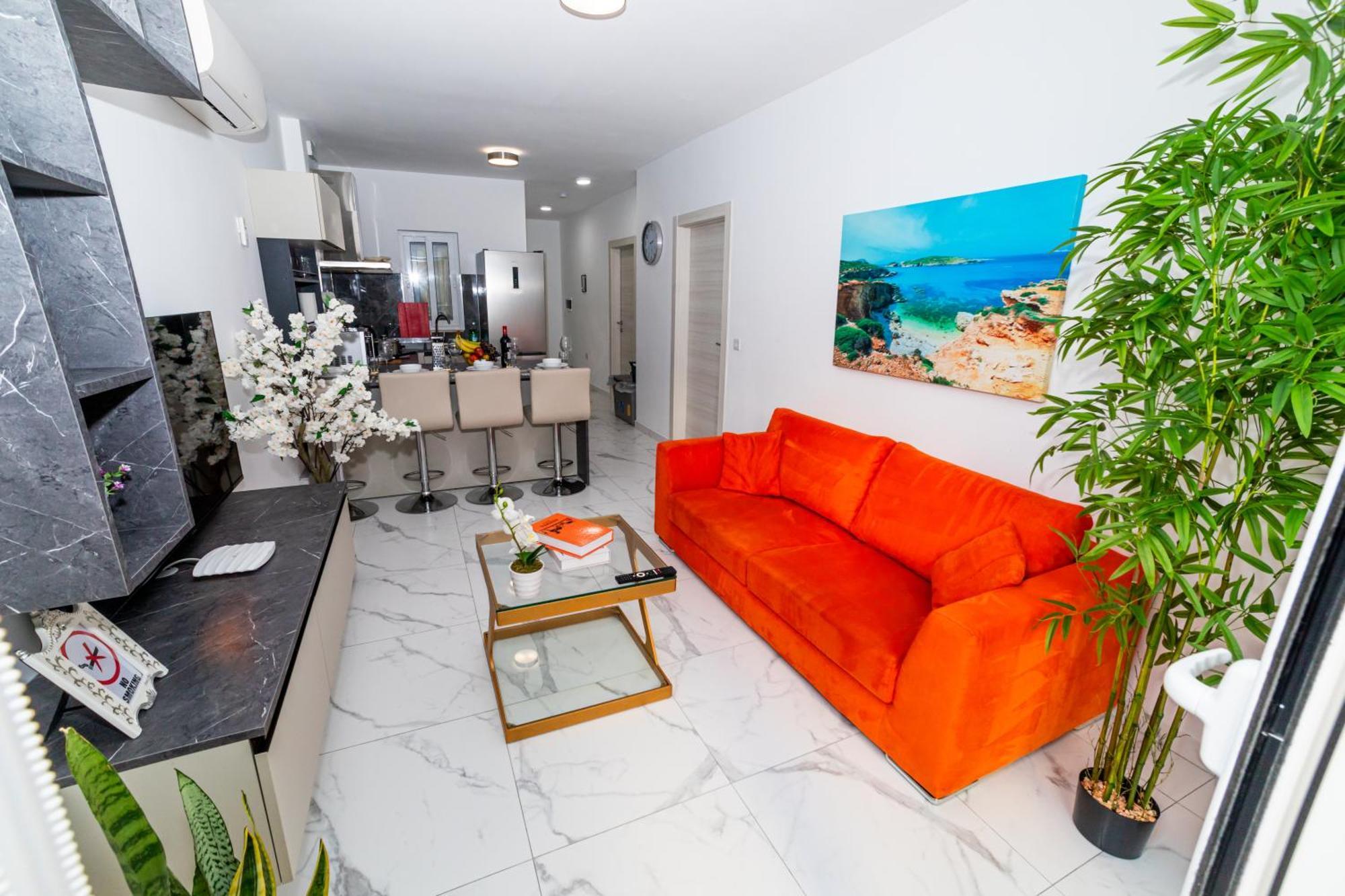 Sea Breeze, Spacious 2-bedroom Lux Seaside St. Paul's Bay