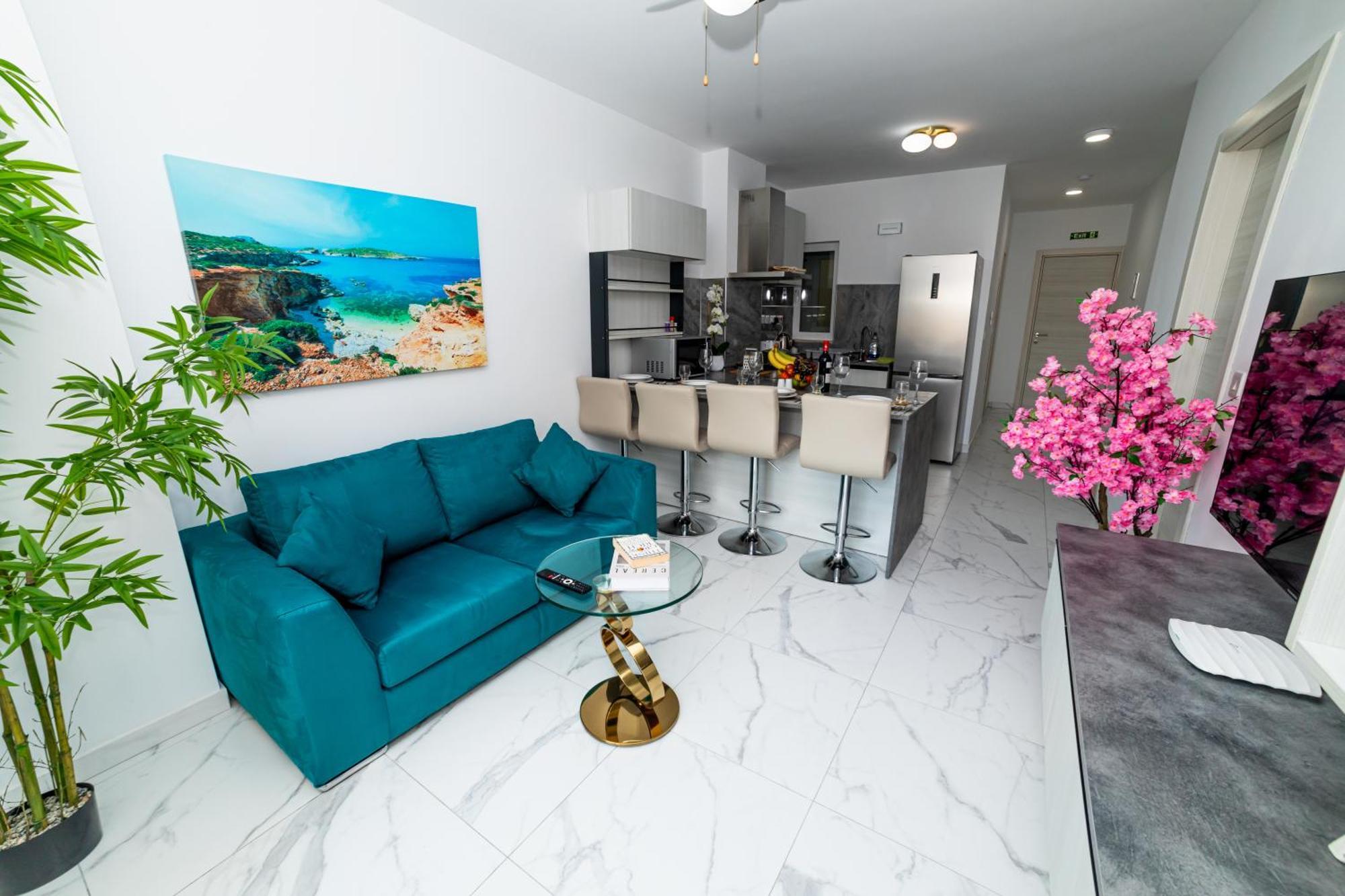 Sea Breeze, Spacious 2-bedroom Lux Seaside * St. Paul's Bay