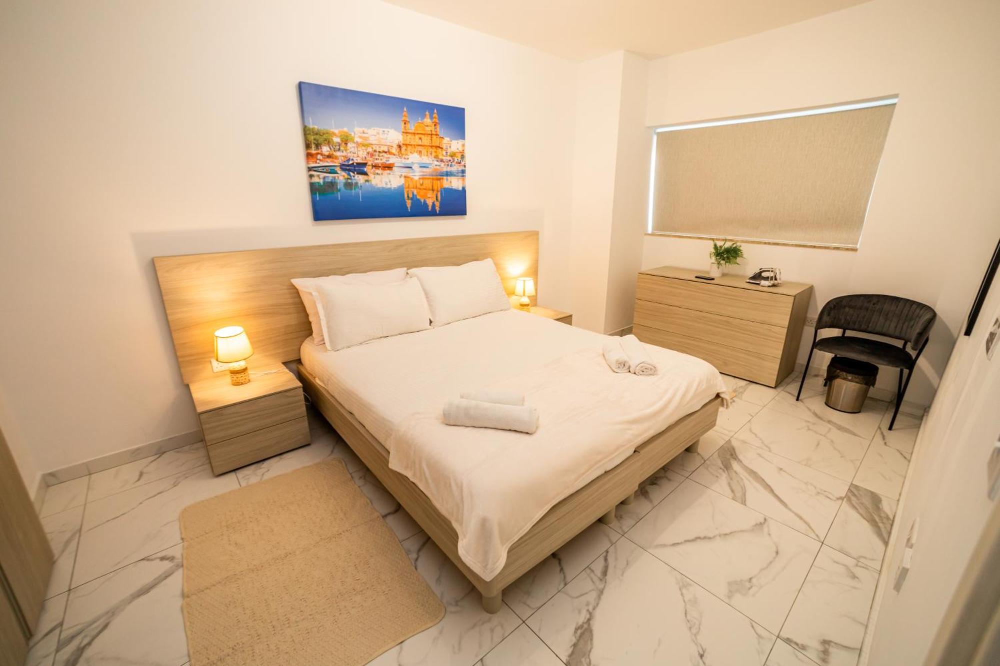 Sea Breeze, Spacious 2-bedroom Lux Seaside Apartment *