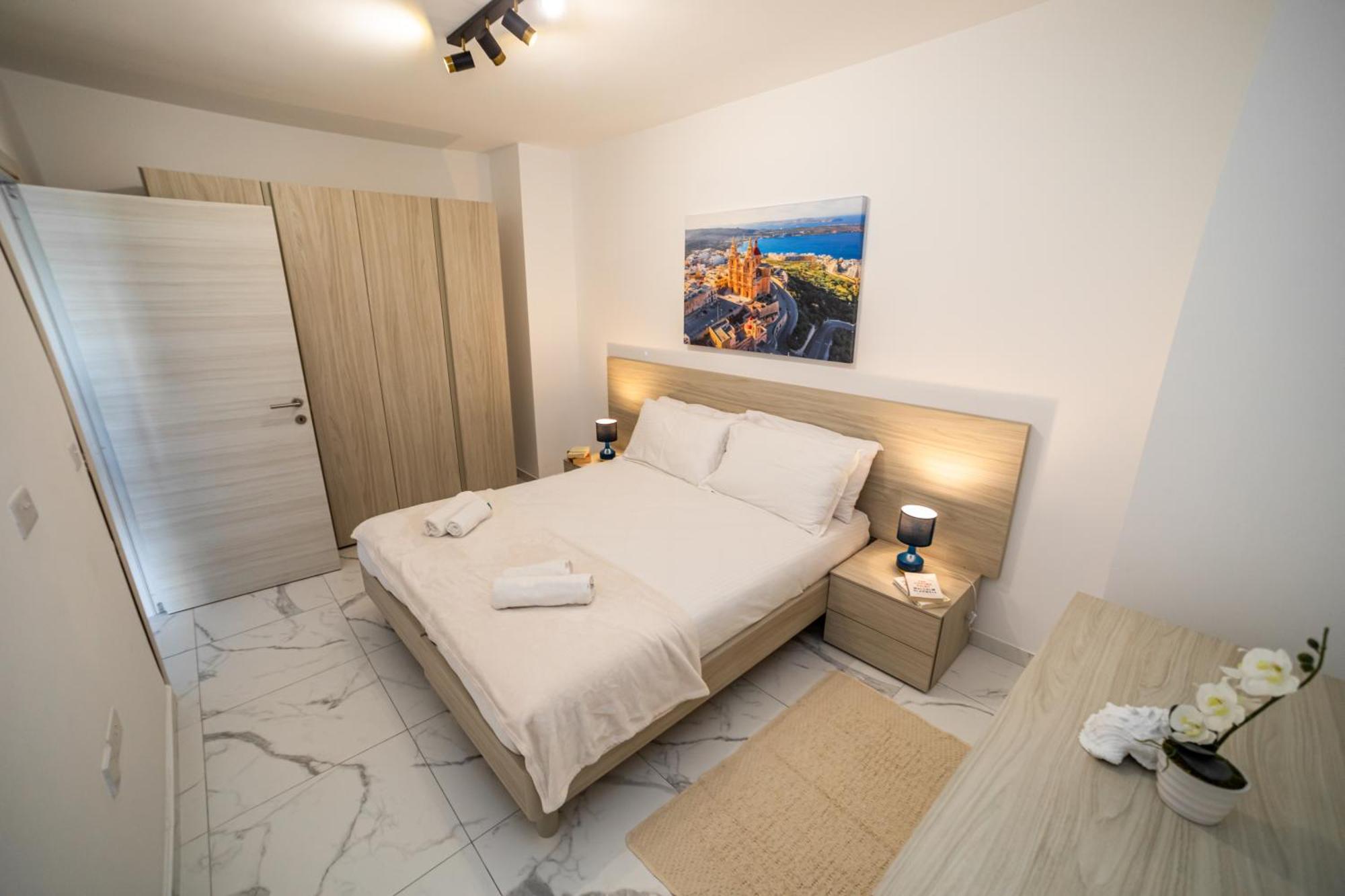 Apartment Sea Breeze, Spacious 2-bedroom Lux Seaside St. Paul's Bay