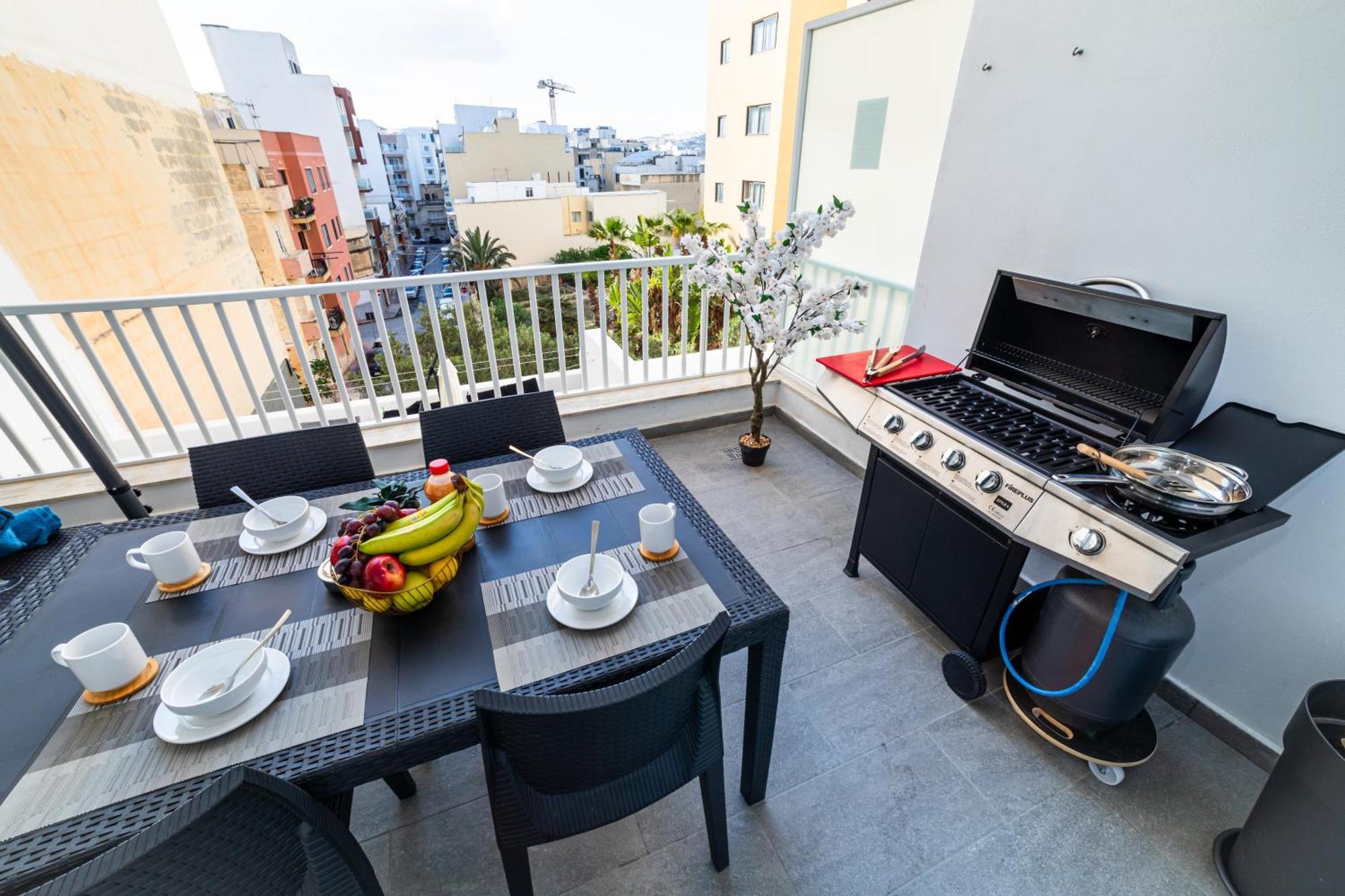 Sea Breeze, Spacious 2-bedroom Lux Seaside * St. Paul's Bay