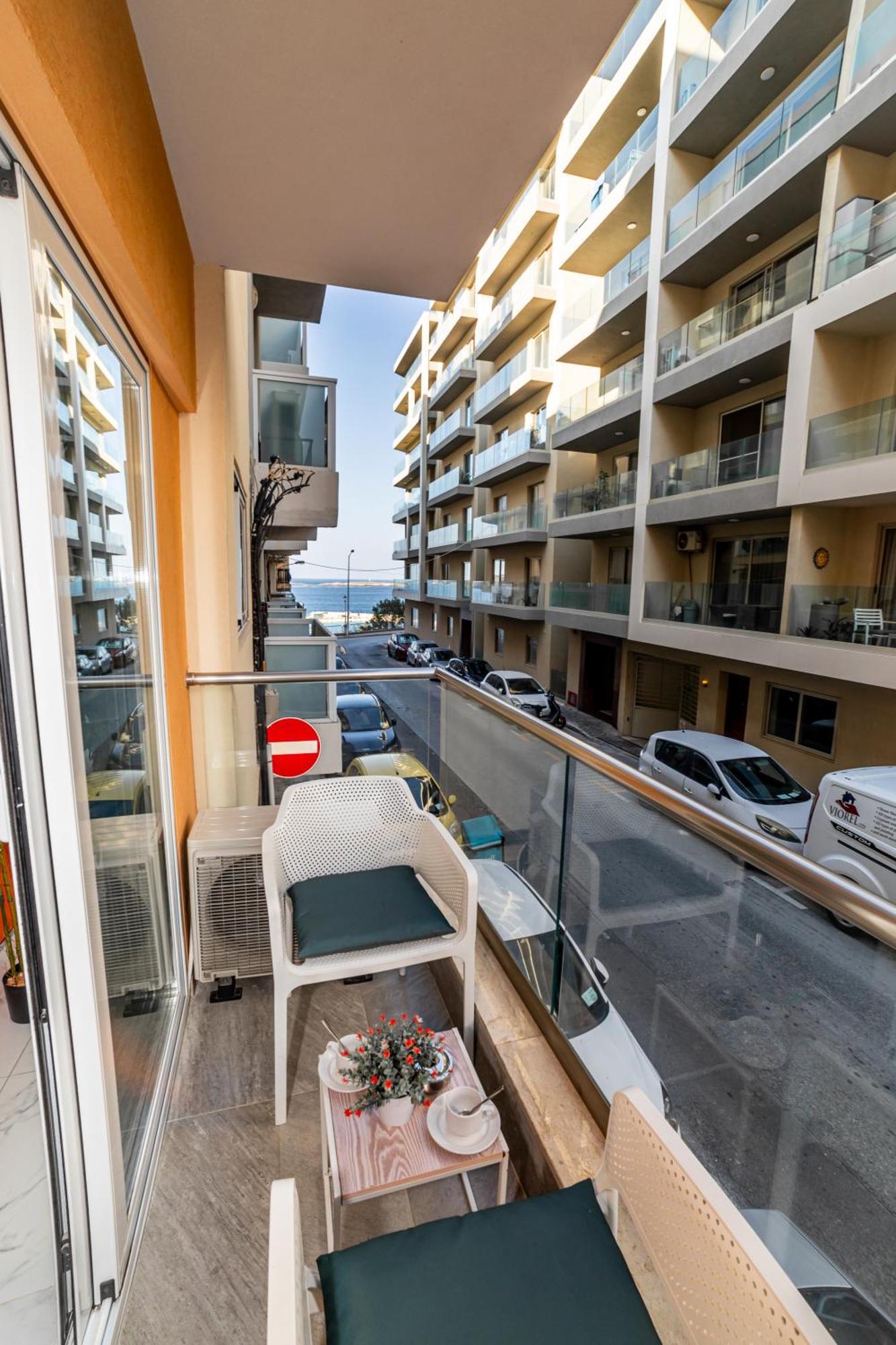 Apartment Sea Breeze, Spacious 2-bedroom Lux Seaside