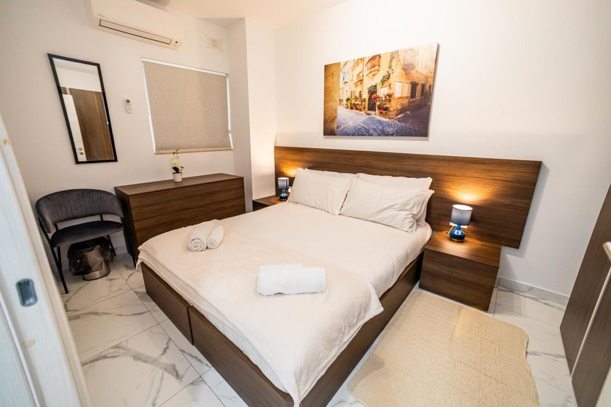 Sea Breeze, Spacious 2-bedroom Lux Seaside Apartment *