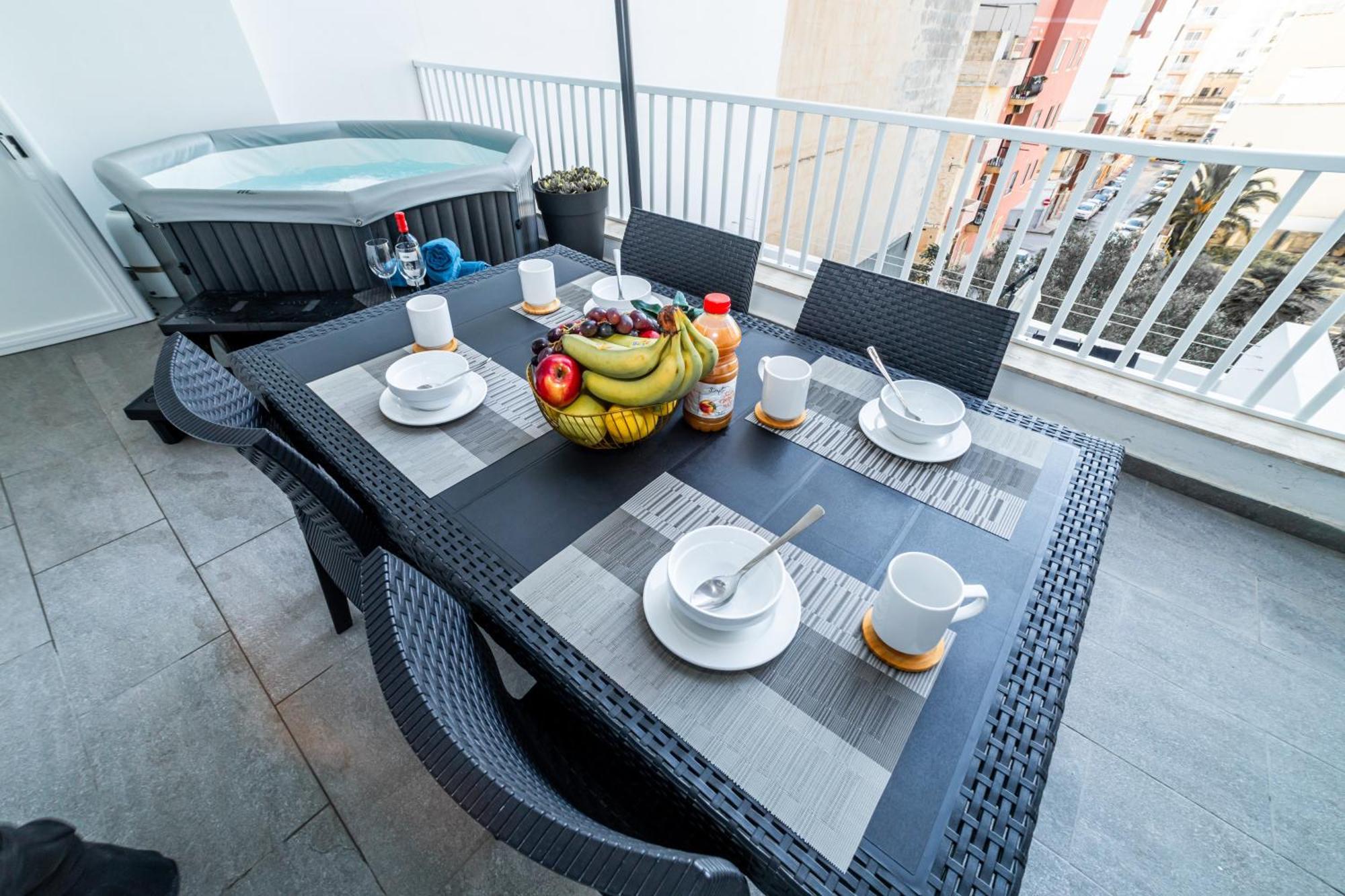 Apartment Sea Breeze, Spacious 2-bedroom Lux Seaside St. Paul's Bay