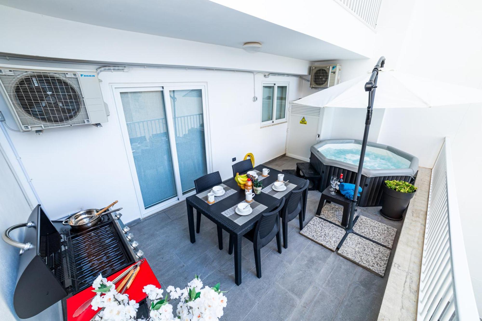 Sea Breeze, Spacious 2-bedroom Lux Seaside Apartment