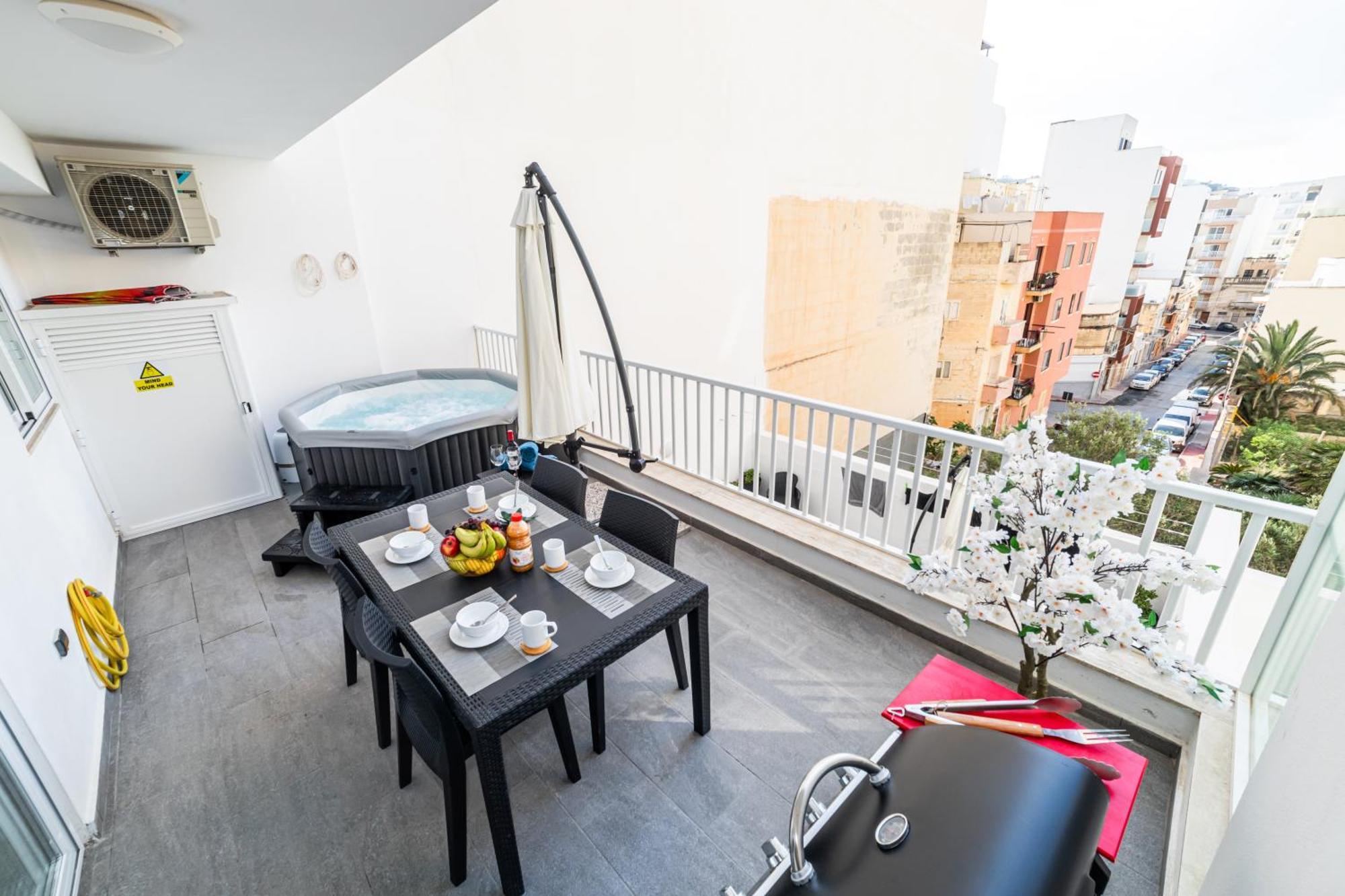 Sea Breeze, Spacious 2-bedroom Lux Seaside Apartment