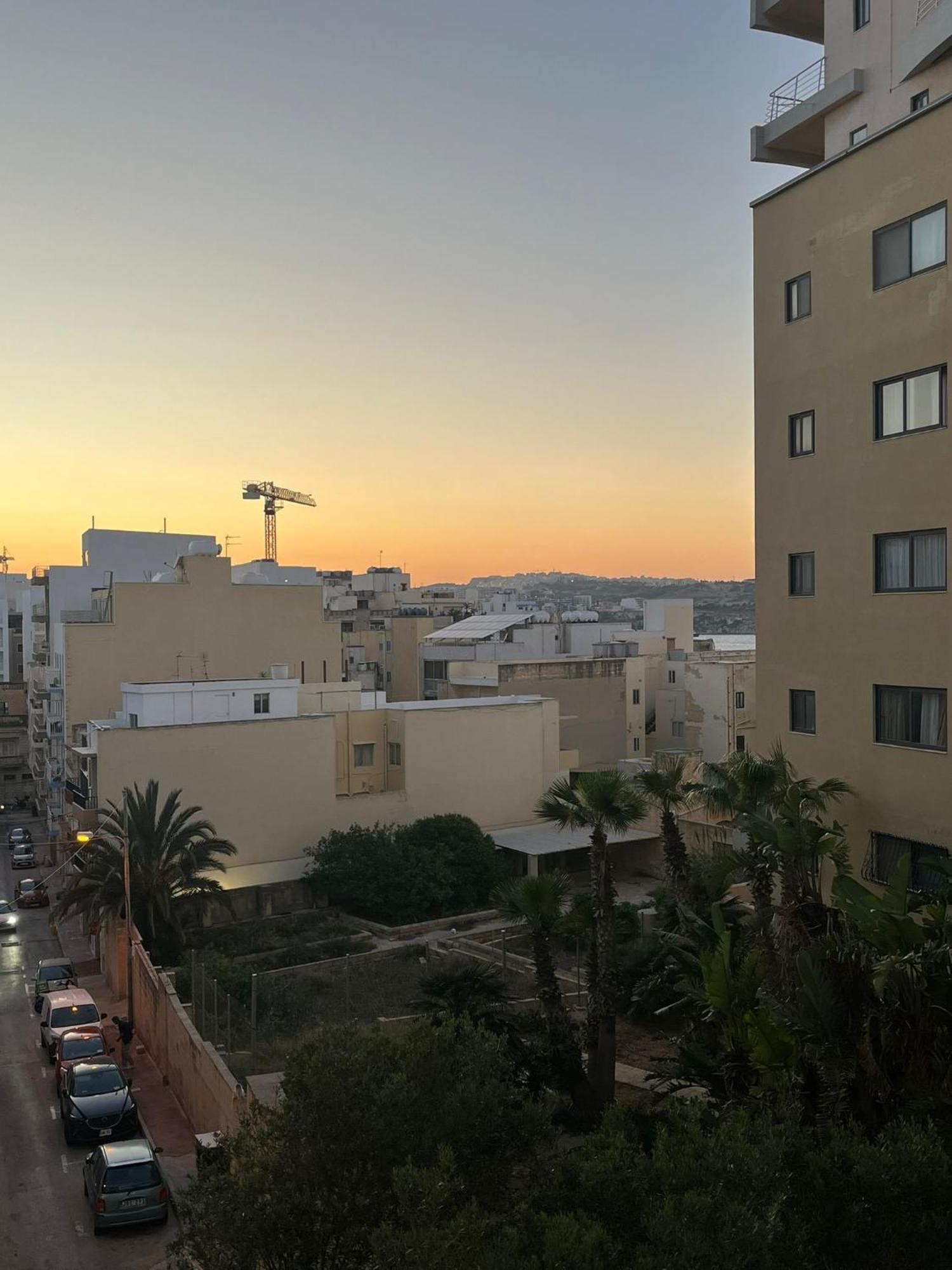 Sea Breeze, Spacious 2-bedroom Lux Seaside Apartment *