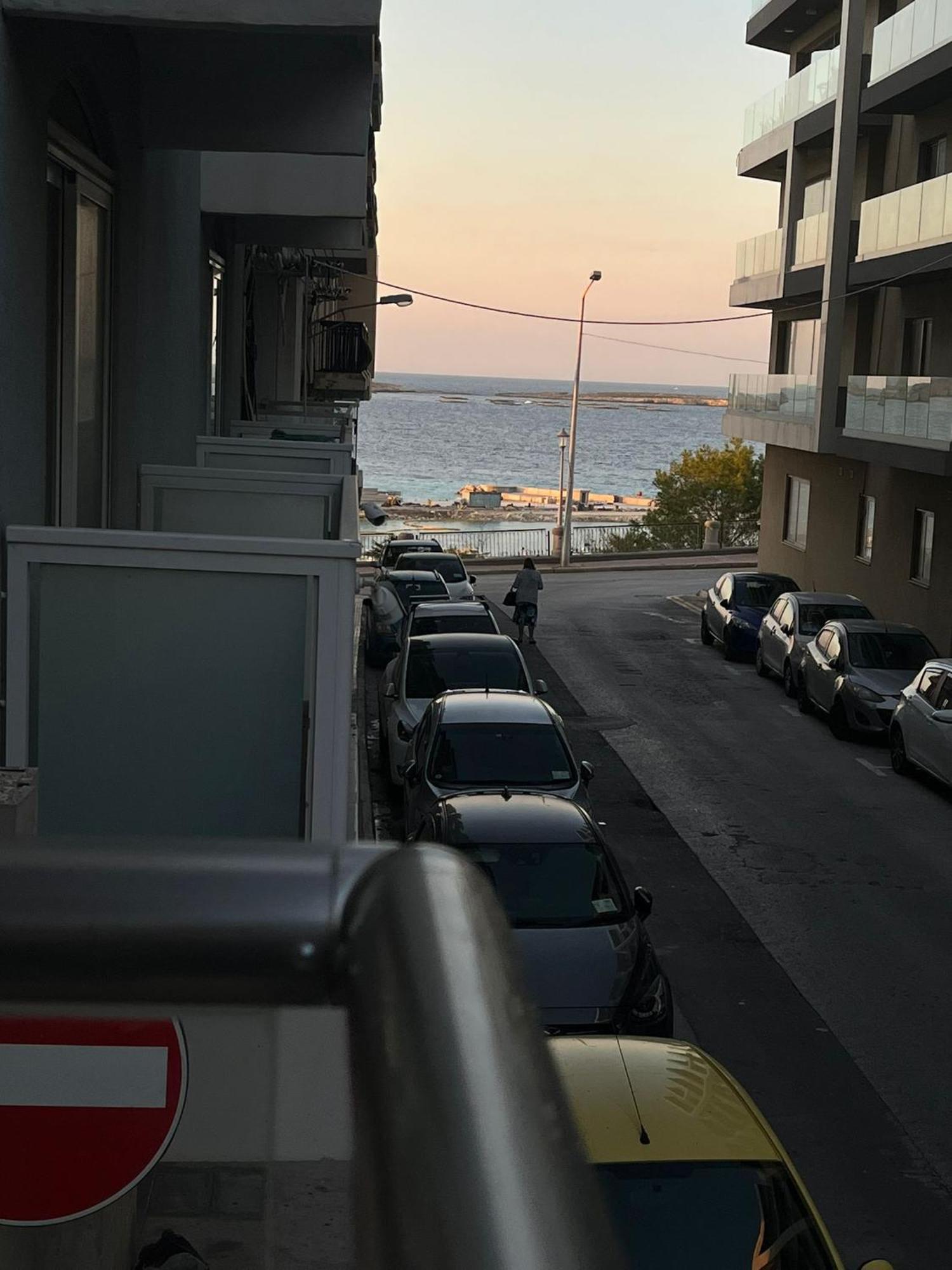Sea Breeze, Spacious 2-bedroom Lux Seaside St. Paul's Bay